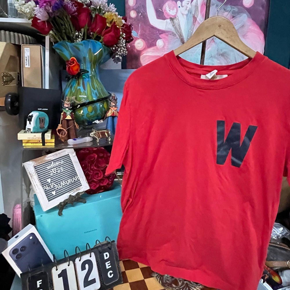 LOGG red W motif crew neck t-shirt size